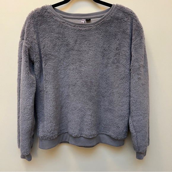 Love by Design Faux fur sweater - Picture 1 of 8